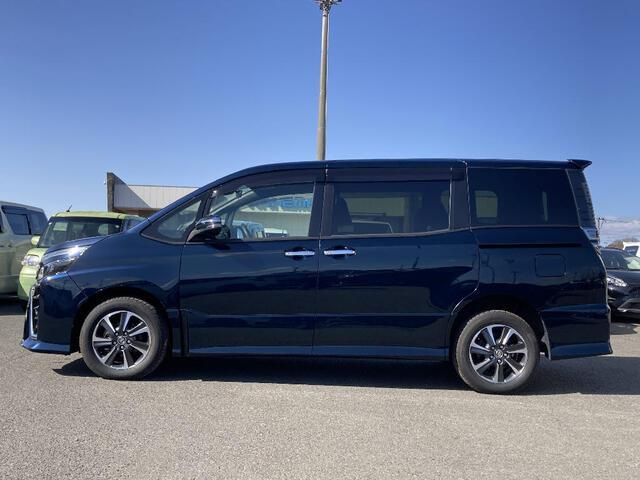 TOYOTA VOXY 4WD 2018 Image 31