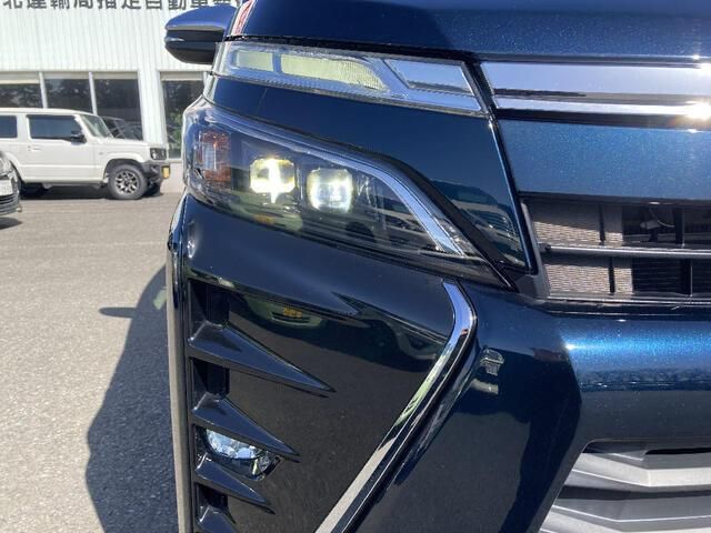 TOYOTA VOXY 4WD 2018 Image 31