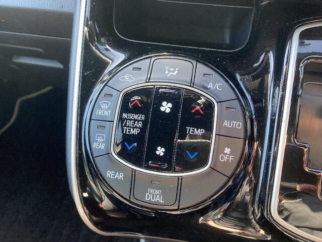 TOYOTA VOXY 4WD 2019 Image 31