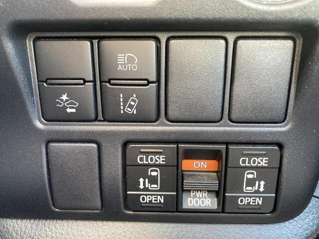 TOYOTA VOXY 4WD 2019 Image 31