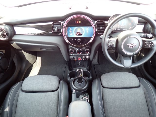 BMW MINI COOPER D 5DOOR 2023 Image 31