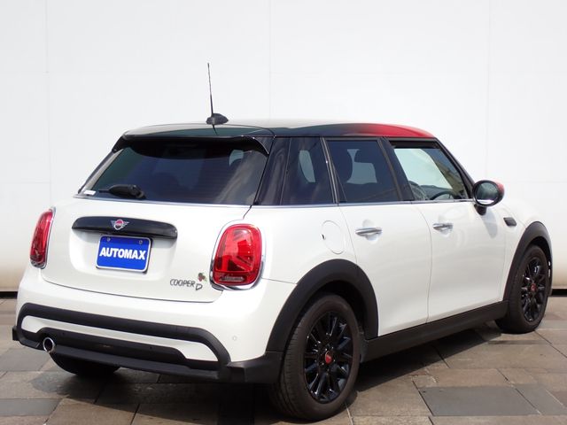 BMW MINI COOPER D 5DOOR 2023 Image 31