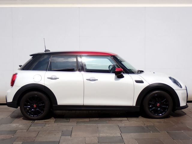 BMW MINI COOPER D 5DOOR 2023 Image 31