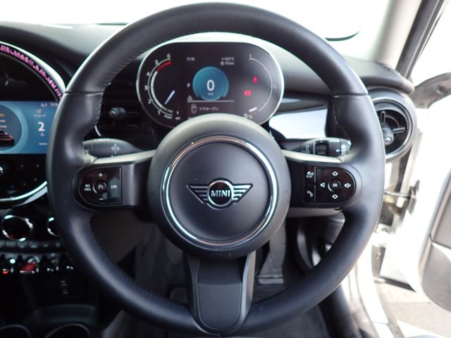 BMW MINI COOPER D 5DOOR 2023 Image 31