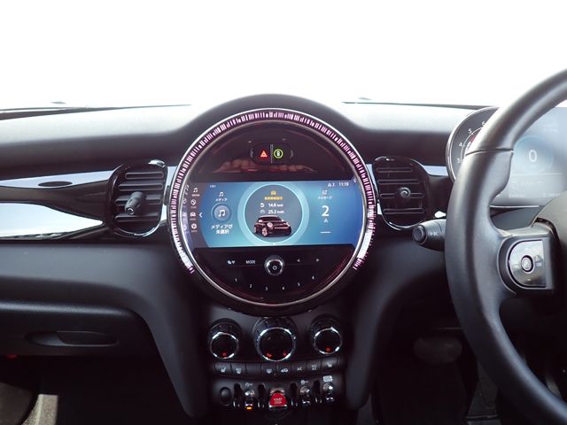 BMW MINI COOPER D 5DOOR 2023 Image 31