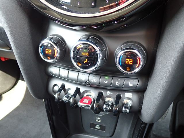 BMW MINI COOPER D 5DOOR 2023 Image 31