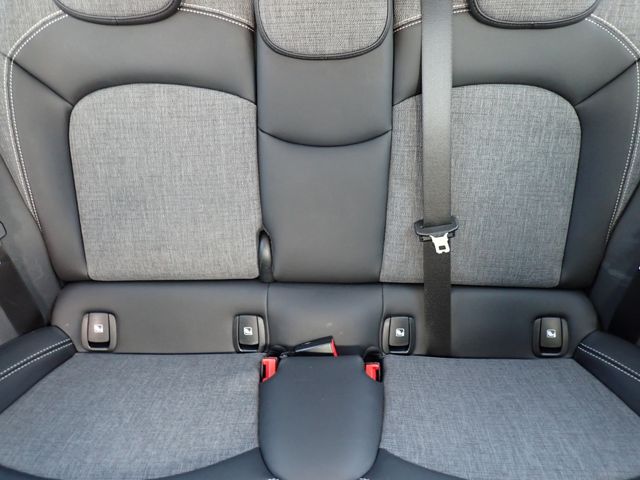 BMW MINI COOPER D 5DOOR 2023 Image 31