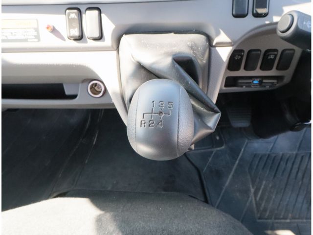 MITSUBISHI CANTER 2024 Image 31