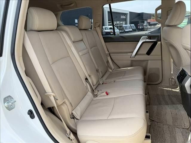 TOYOTA LANDCRUISER PRADO 2018 Image 31