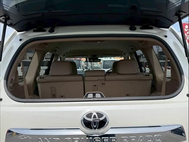 TOYOTA LANDCRUISER PRADO 2018 Image 31