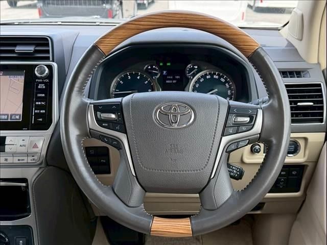 TOYOTA LANDCRUISER PRADO 2018 Image 31