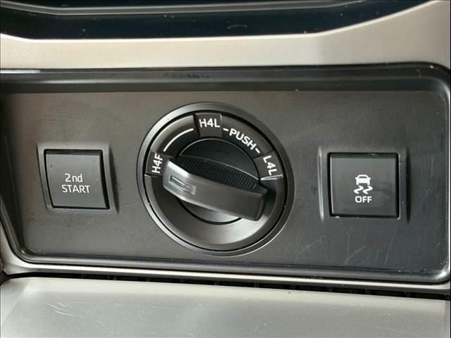 TOYOTA LANDCRUISER PRADO 2018 Image 31