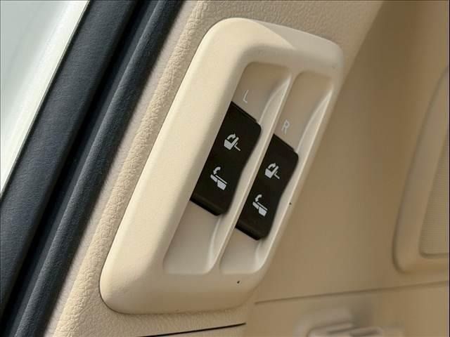 TOYOTA LANDCRUISER PRADO 2018 Image 31