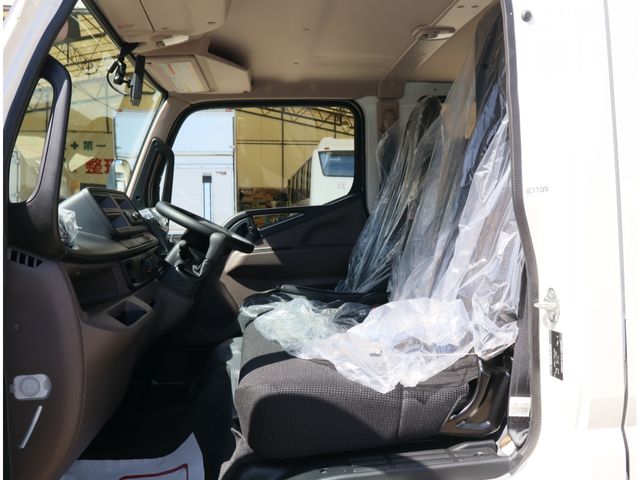 MITSUBISHI CANTER 2024 Image 31