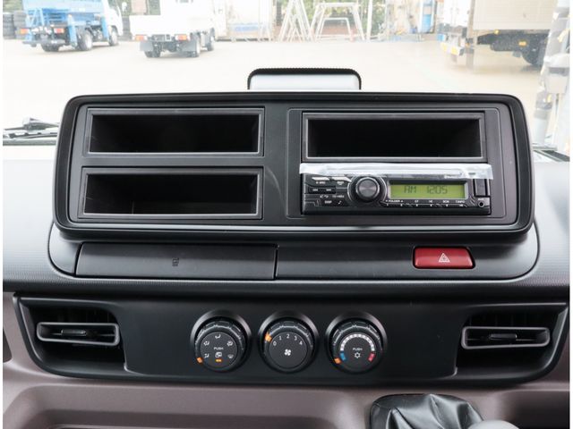 MITSUBISHI CANTER 2025 Image 31