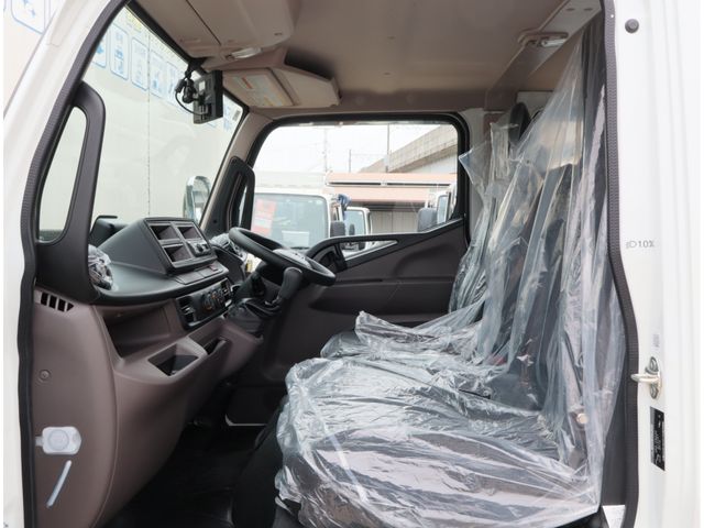 MITSUBISHI CANTER 2025 Image 31