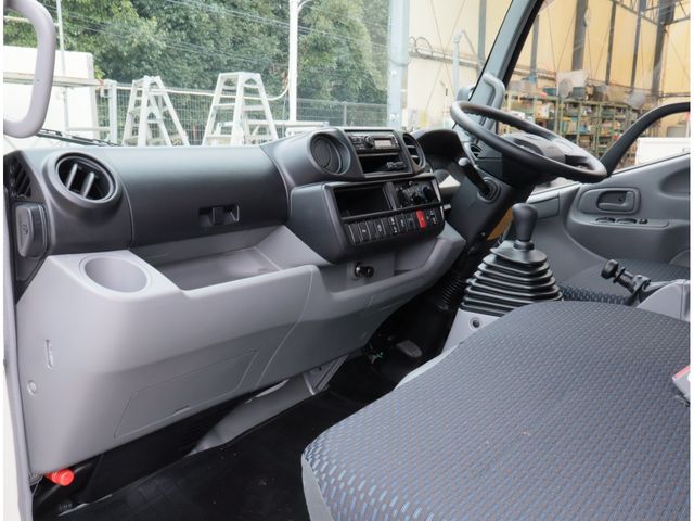 HINO DUTRO 2024 Image 31