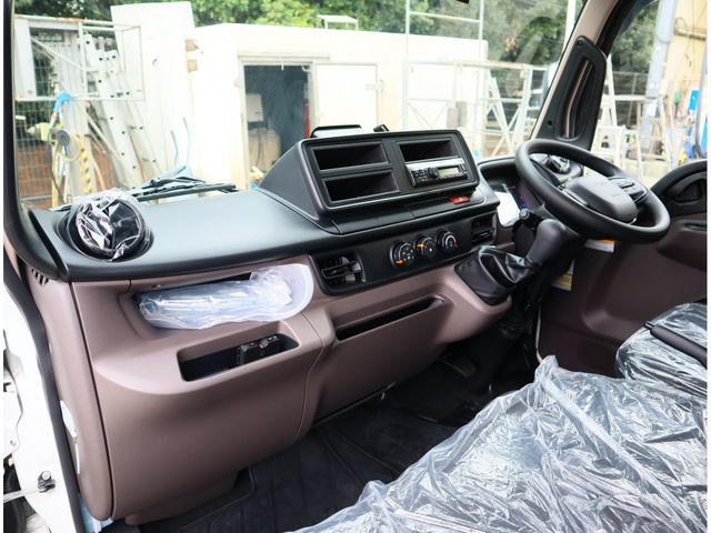 MITSUBISHI CANTER 2025 Image 31