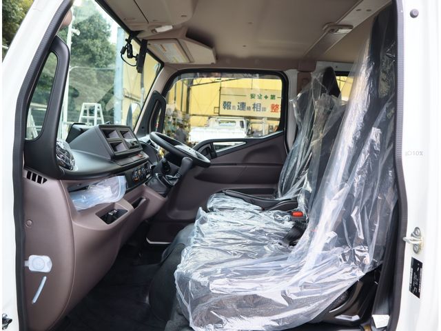 MITSUBISHI CANTER 2025 Image 31