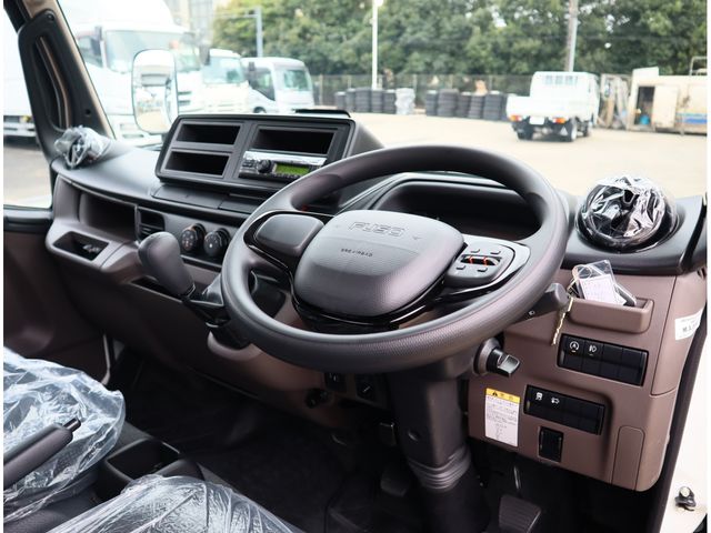 MITSUBISHI CANTER 2025 Image 31