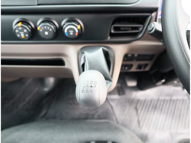 MITSUBISHI CANTER 2025 Image 31