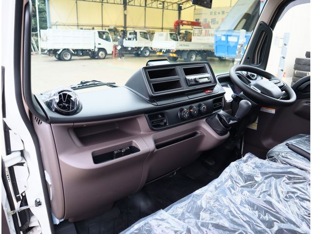 MITSUBISHI CANTER 2025 Image 31