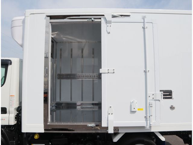 MITSUBISHI CANTER 2025 Image 31