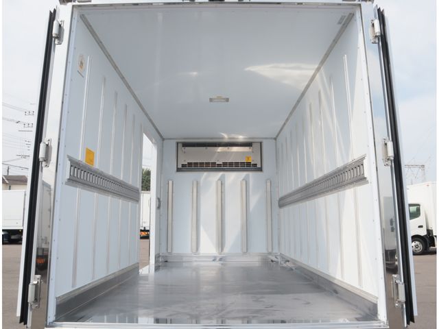 MITSUBISHI CANTER 2025 Image 31