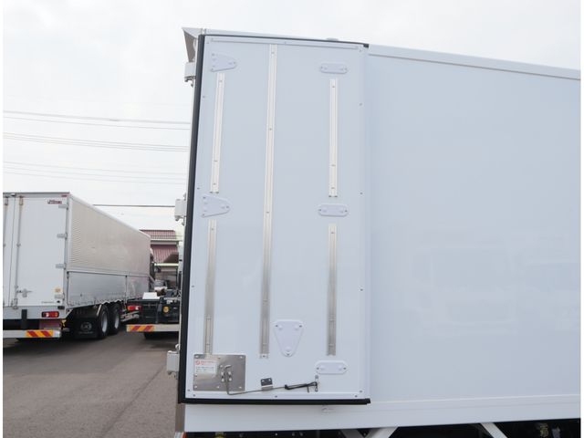 MITSUBISHI CANTER 2025 Image 31