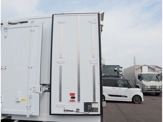 MITSUBISHI CANTER 2025 Image 31