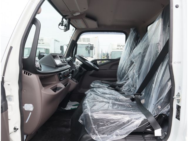 MITSUBISHI CANTER 2025 Image 31