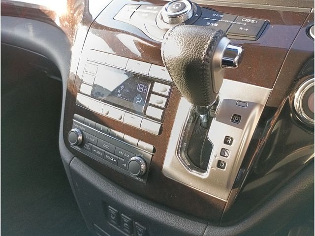 NISSAN ELGRAND  4WD 2013 Image 31