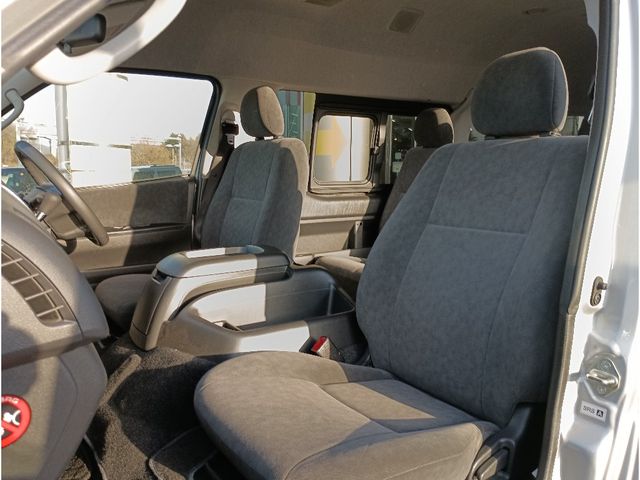 TOYOTA HIACE WAGON 4WD 2016 Image 31