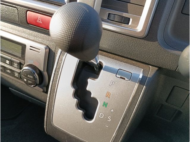 TOYOTA HIACE WAGON 4WD 2016 Image 31