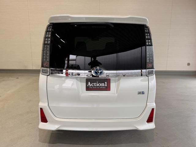 TOYOTA VOXY HYBRID 2017 Image 31