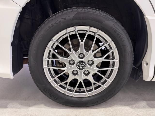 TOYOTA VOXY HYBRID 2017 Image 31