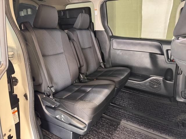 TOYOTA VOXY HYBRID 2017 Image 31