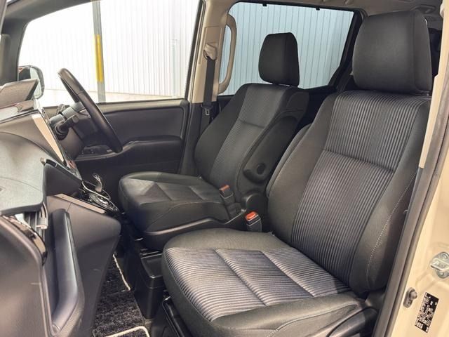 TOYOTA VOXY HYBRID 2017 Image 31