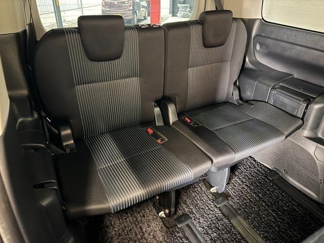 TOYOTA VOXY HYBRID 2017 Image 31