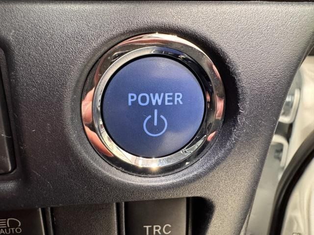 TOYOTA VOXY HYBRID 2017 Image 31