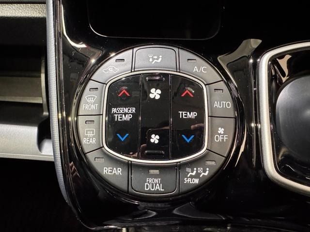 TOYOTA VOXY HYBRID 2017 Image 31