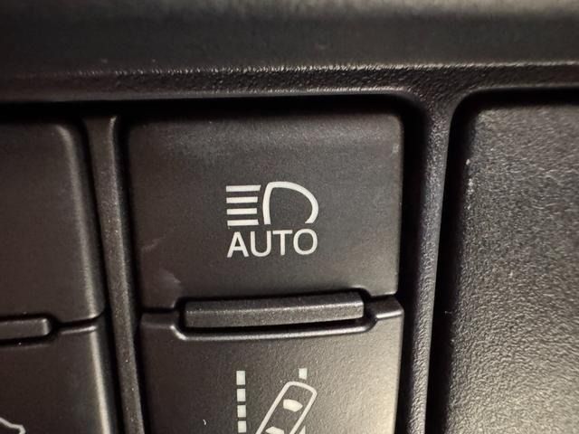 TOYOTA VOXY HYBRID 2017 Image 31