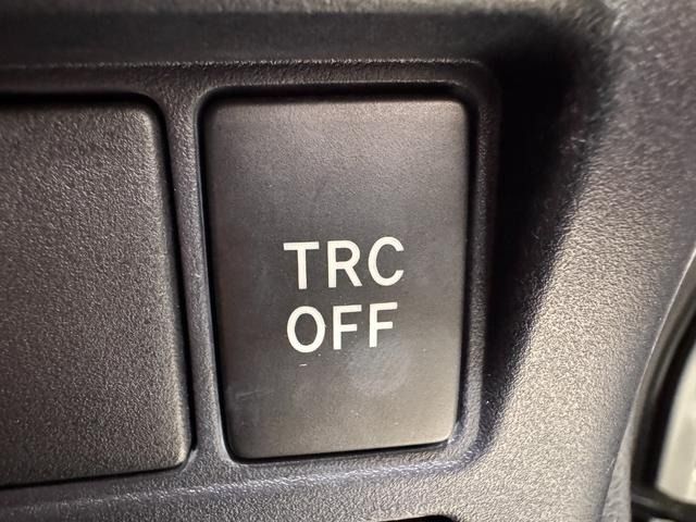 TOYOTA VOXY HYBRID 2017 Image 31