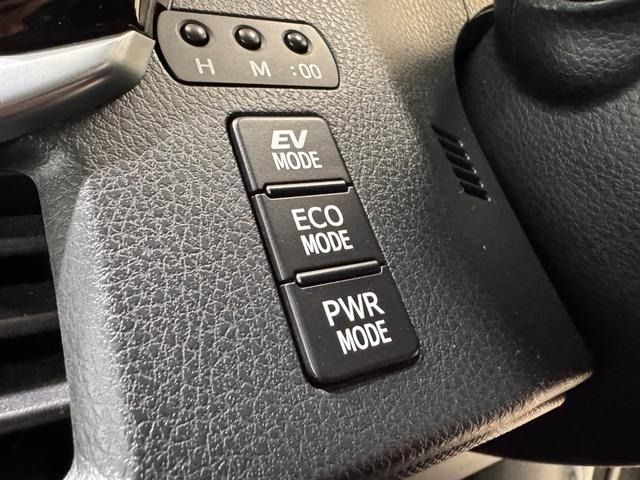 TOYOTA VOXY HYBRID 2017 Image 31