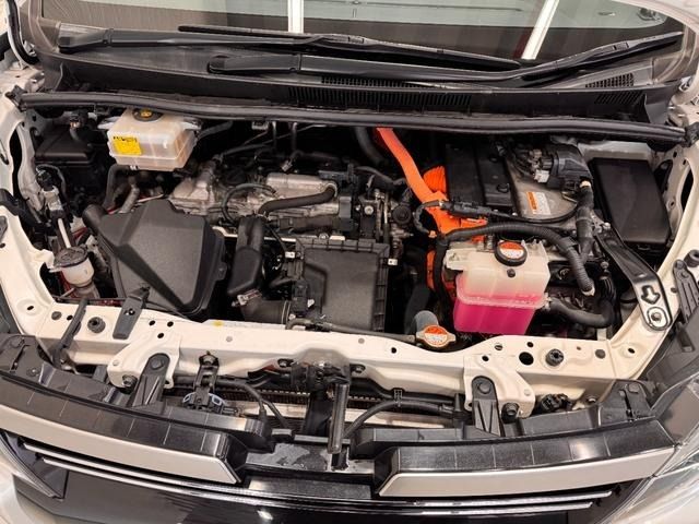 TOYOTA VOXY HYBRID 2017 Image 31