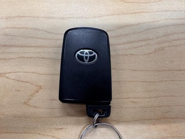 TOYOTA VOXY HYBRID 2017 Image 31