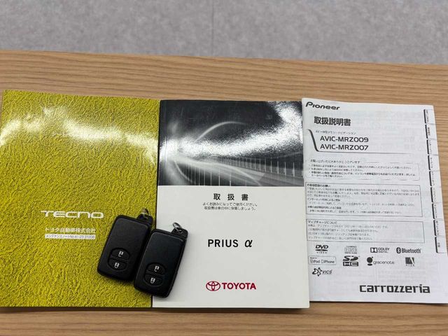 TOYOTA PRIUS ALPHA 2012 Image 31