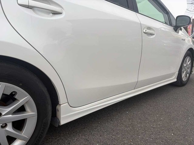 TOYOTA PRIUS ALPHA 2012 Image 31