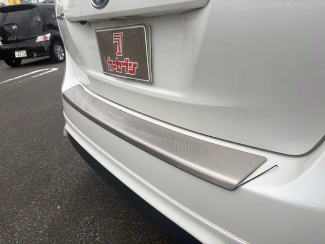 TOYOTA PRIUS ALPHA 2012 Image 31