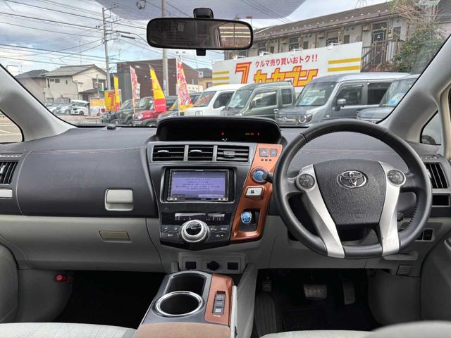 TOYOTA PRIUS ALPHA 2012 Image 31